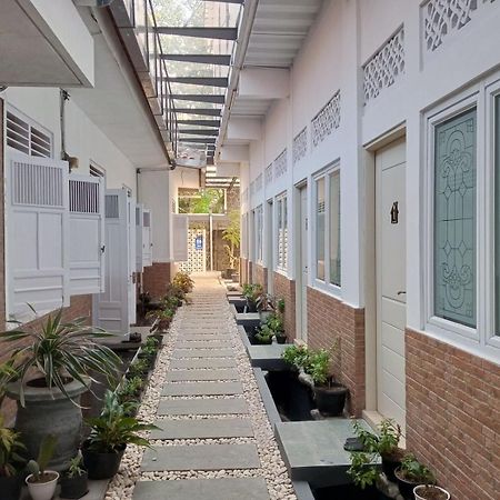 Bu Sepuh Guesthouse Sangkanurip Exterior foto