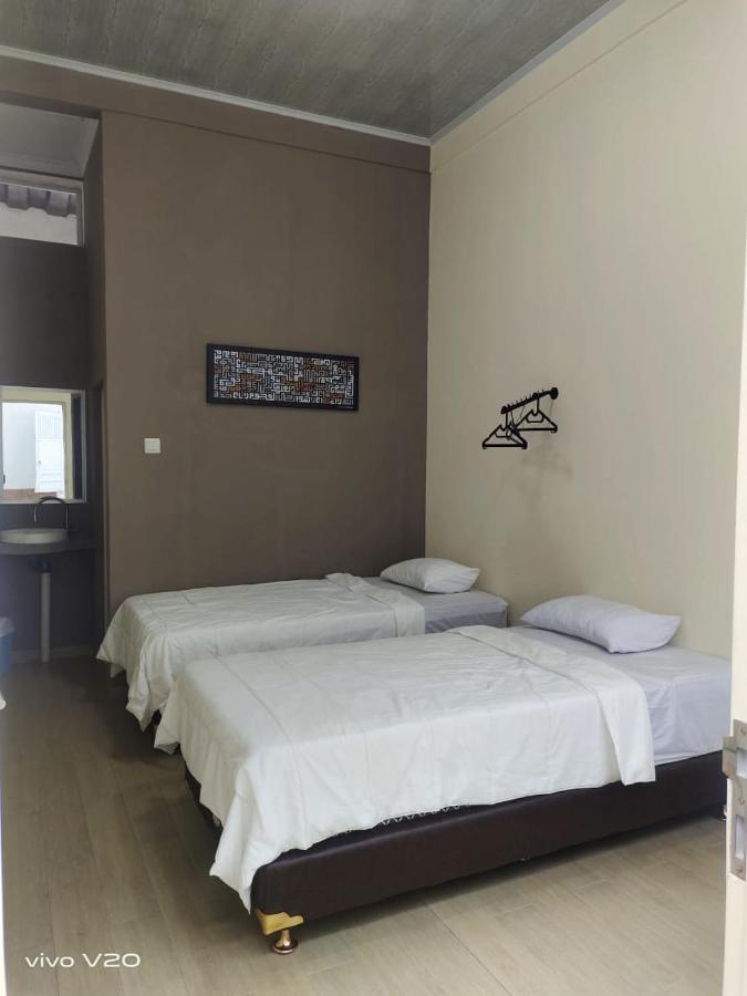 Bu Sepuh Guesthouse Sangkanurip Exterior foto