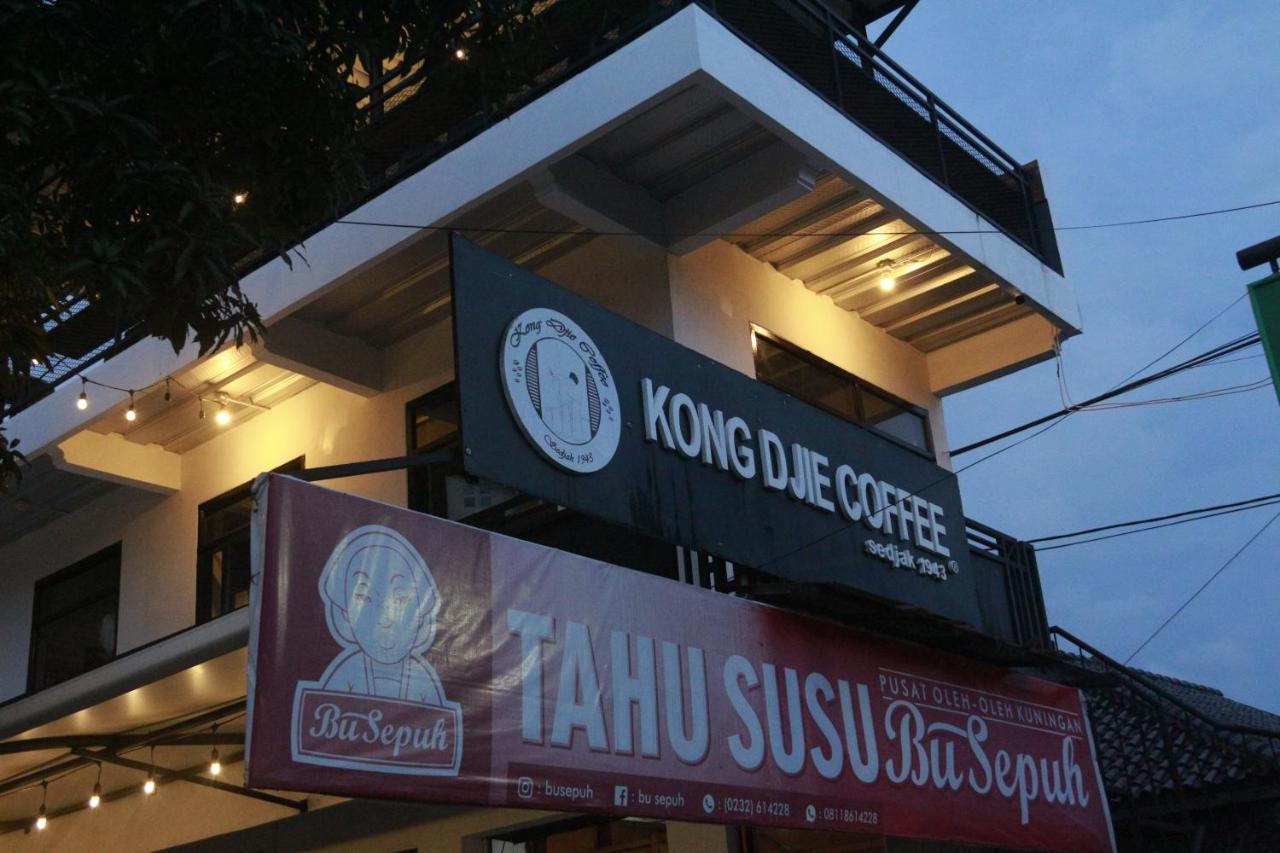 Bu Sepuh Guesthouse Sangkanurip Exterior foto