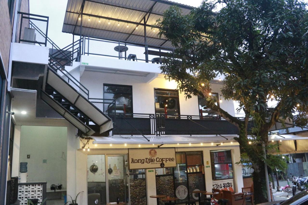 Bu Sepuh Guesthouse Sangkanurip Exterior foto